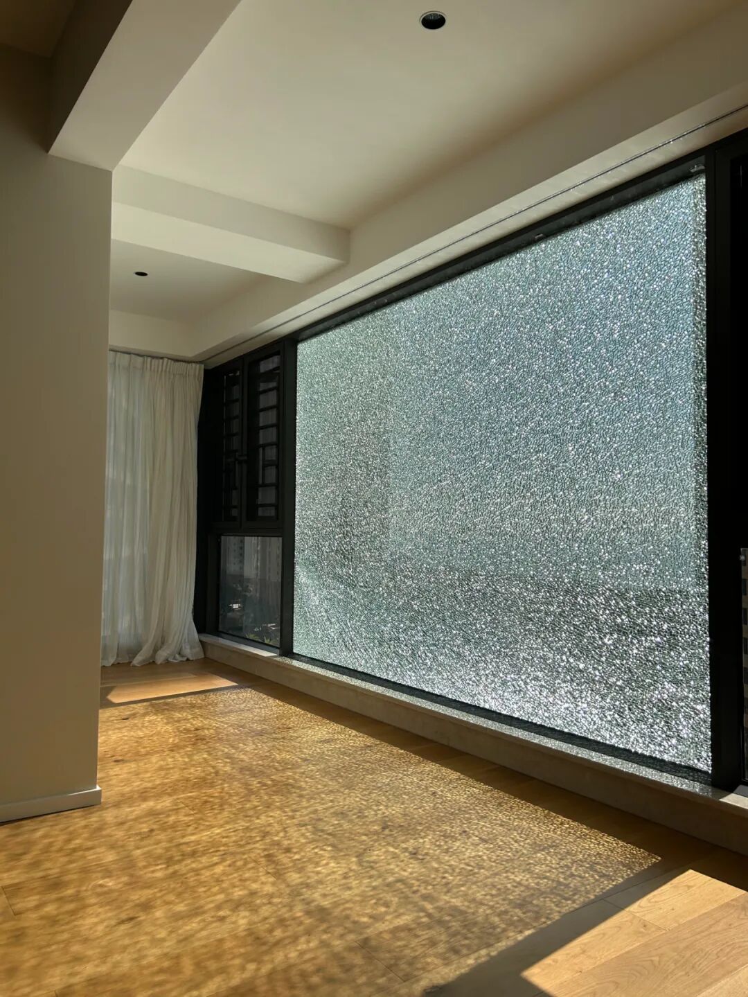 _推出去的窗户_窗户退出