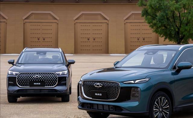 瑞虎8轴距2825mm打造宽适五座,后排与后备箱空间表现突出-有驾