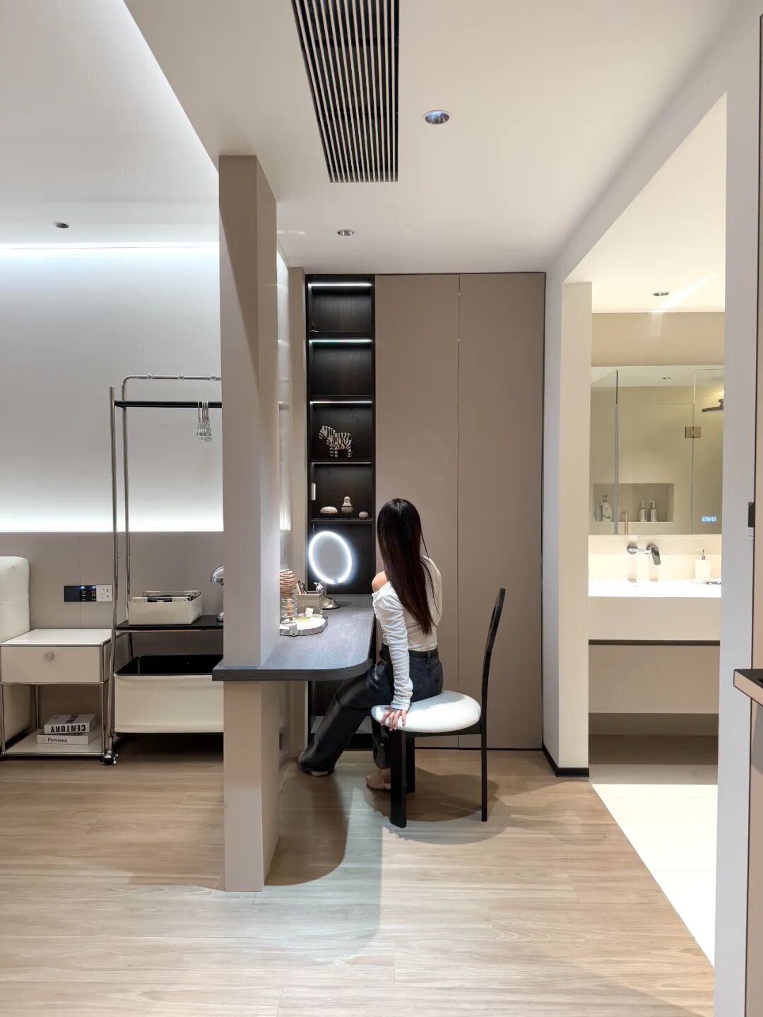 主卫衣帽间“正退出”中国家庭?看看年轻人的设计,那叫一个高级_主卫衣帽间“正退出”中国家庭?看看年轻人的设计,那叫一个高级_