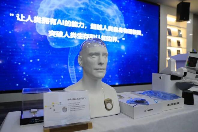 16岁保送大学，放弃体制内“铁饭碗”！他研发的产品让癫痫小伙子能“脑控”打「王者荣耀」！__16岁保送大学，放弃体制内“铁饭碗”！他研发的产品让癫痫小伙子能“脑控”打「王者荣耀」！