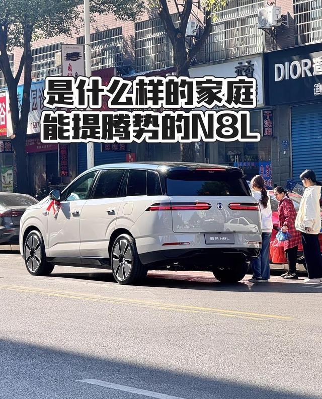 30万级大六座SUV对决！腾势N8L能否撼动理想和问界的市场-有驾