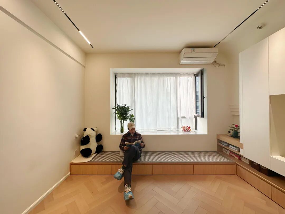 果然还是年轻人“鬼点子”多！飘窗换个思路设计，实用性直接翻倍__果然还是年轻人“鬼点子”多！飘窗换个思路设计，实用性直接翻倍