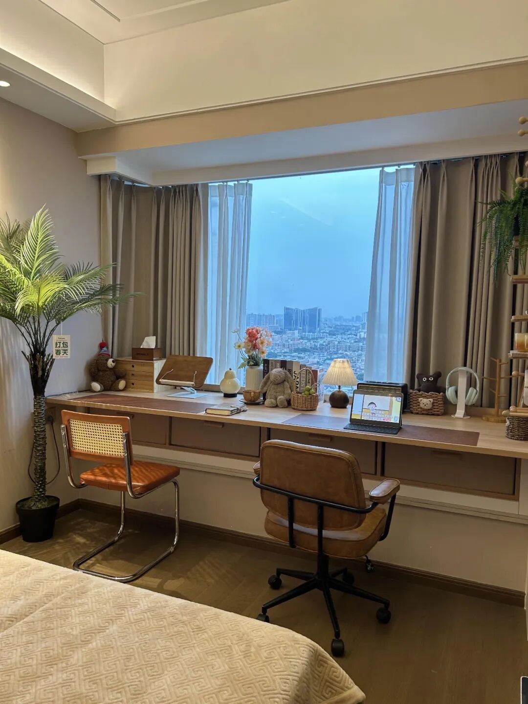 果然还是年轻人“鬼点子”多！飘窗换个思路设计，实用性直接翻倍__果然还是年轻人“鬼点子”多！飘窗换个思路设计，实用性直接翻倍