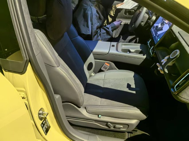 售价9.78-12.18万元 零跑Lafa5正式上市