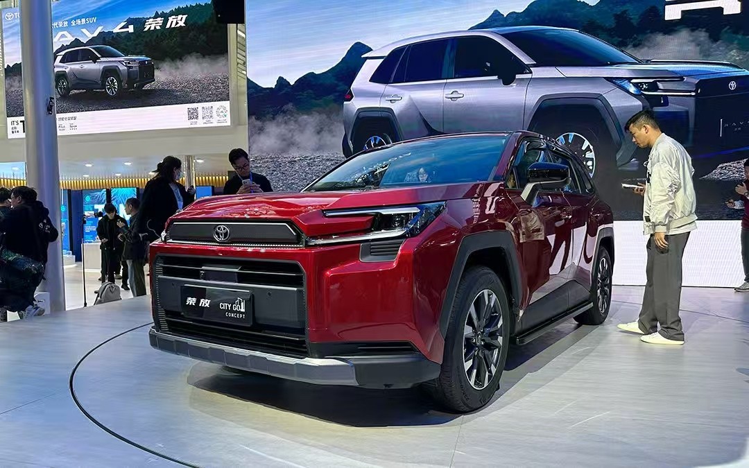_“小号普拉多”？智能化大幅提升，新一代RAV4荣放16.98万元起_“小号普拉多”？智能化大幅提升，新一代RAV4荣放16.98万元起