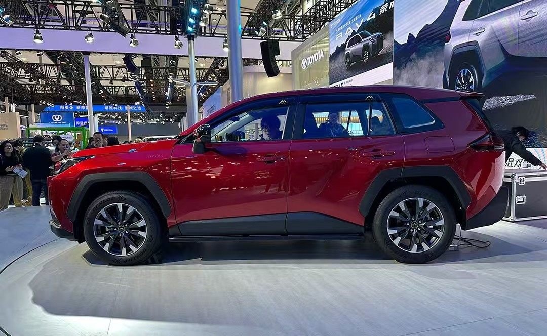 “小号普拉多”？智能化大幅提升，新一代RAV4荣放16.98万元起_“小号普拉多”？智能化大幅提升，新一代RAV4荣放16.98万元起_