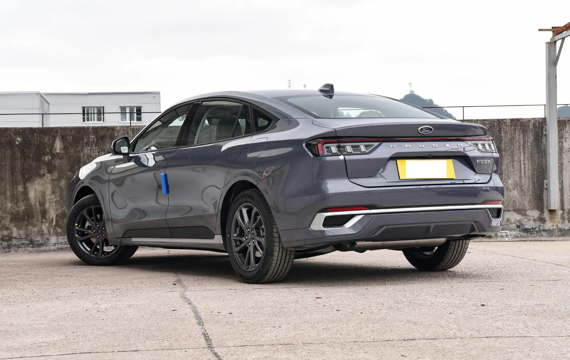 天津那迈腾子椅子__福特金牛座对比迈腾