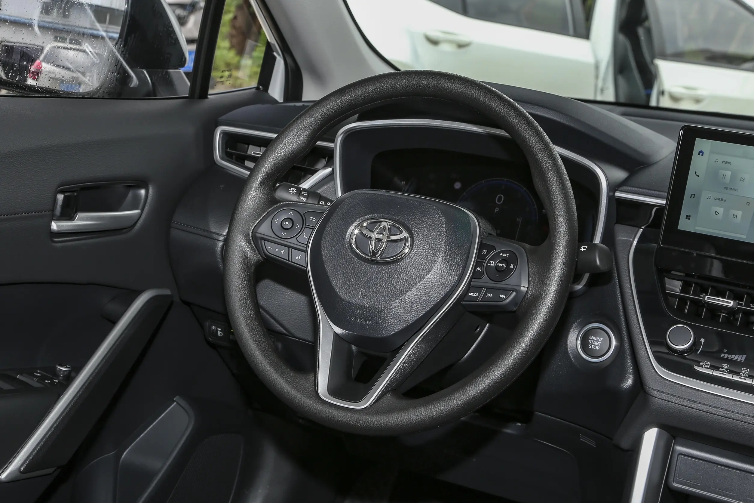 丰田油耗低的车型__丰田纯电比亚迪