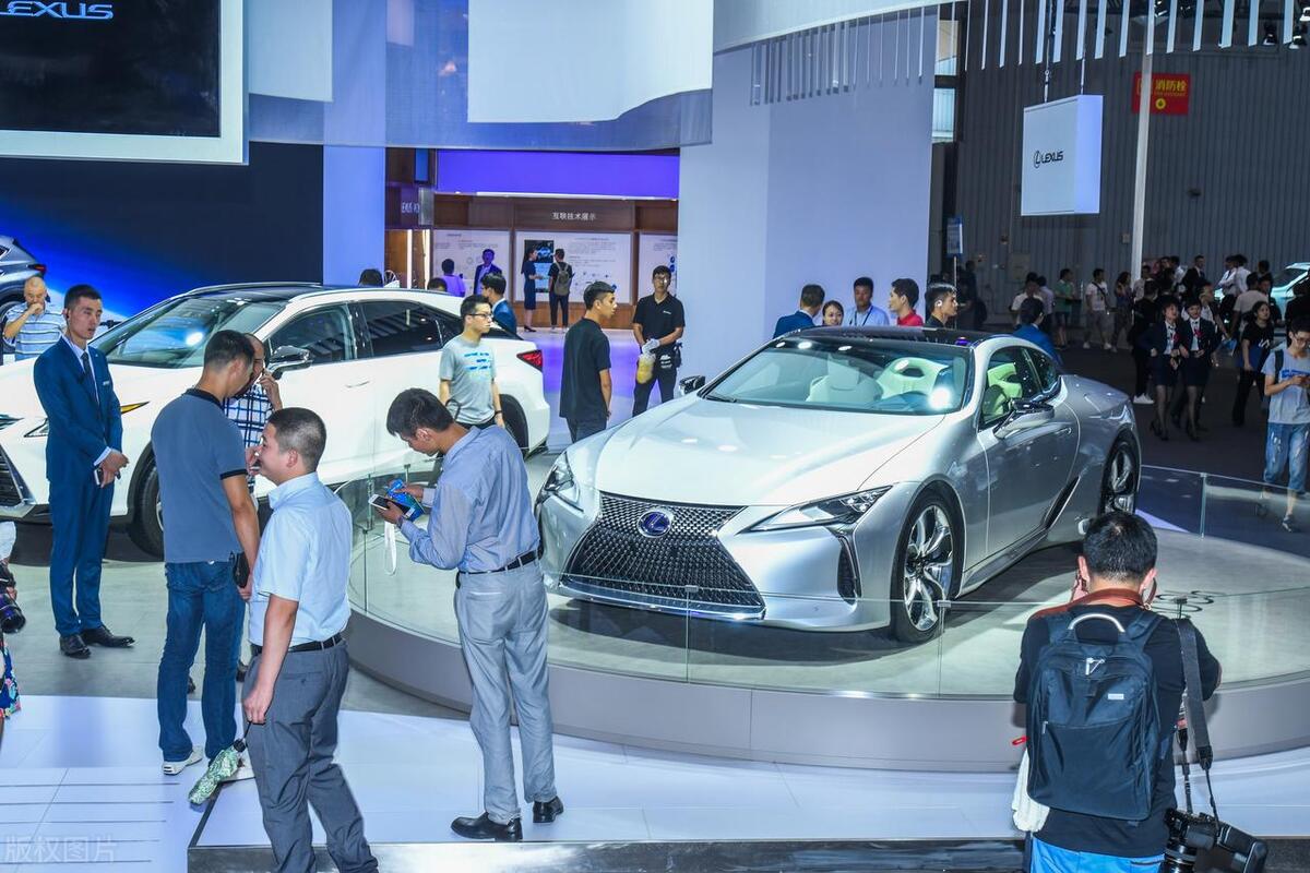 2025年下半年，该“抄底买车”还是“继续观望”，内行人道破真相_2025年下半年，该“抄底买车”还是“继续观望”，内行人道破真相_