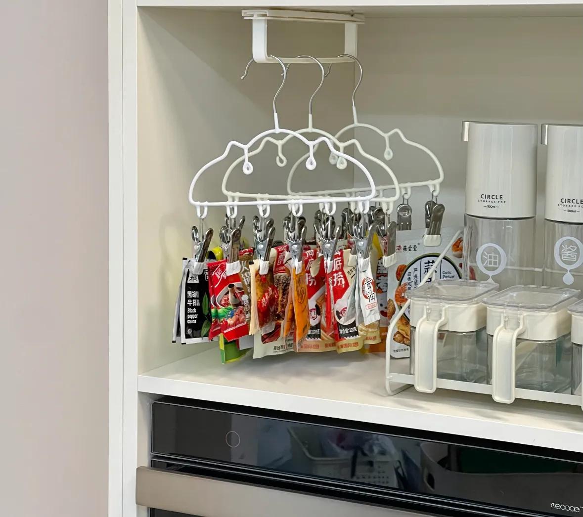 _被网友的“收纳智慧”折服了！不花啥钱，厨房就能井井有条！_被网友的“收纳智慧”折服了！不花啥钱，厨房就能井井有条！