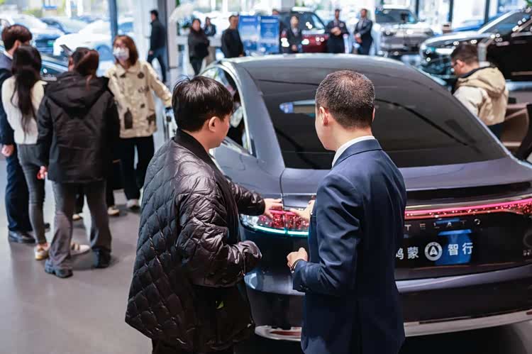 鸿蒙智行享界12月交付目标破万,年度直播解码中国豪华新范式__鸿蒙智行享界12月交付目标破万,年度直播解码中国豪华新范式