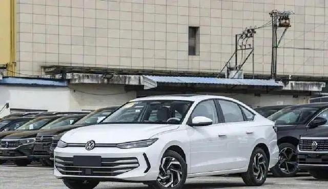 大众朗逸Pro降价升级求生存,为何还是比不过比亚迪秦PLUS?-有驾