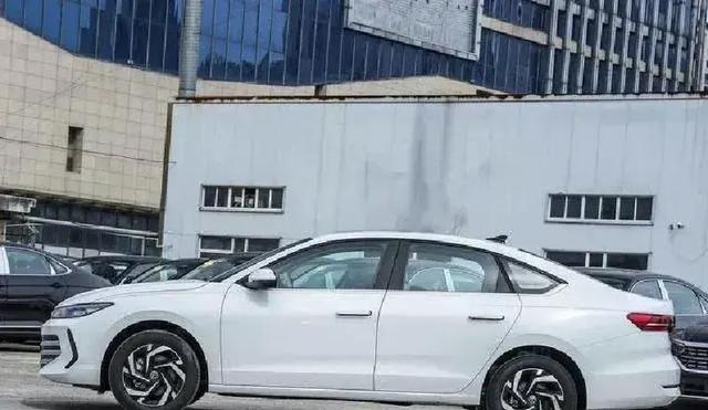 大众朗逸Pro降价升级求生存,为何还是比不过比亚迪秦PLUS?-有驾