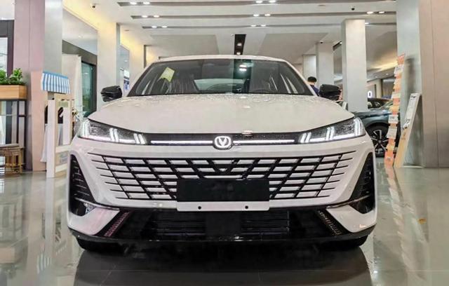 试驾长安逸动四代7天：颜值无敌，缺点明显！-有驾